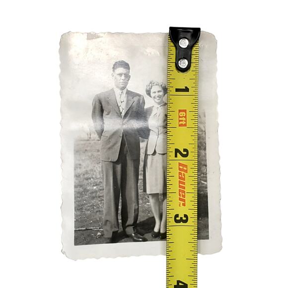 Vtg Lovely Handsome Couple Original Monochrome Photography Found Snapshot - Picture 3 of 4